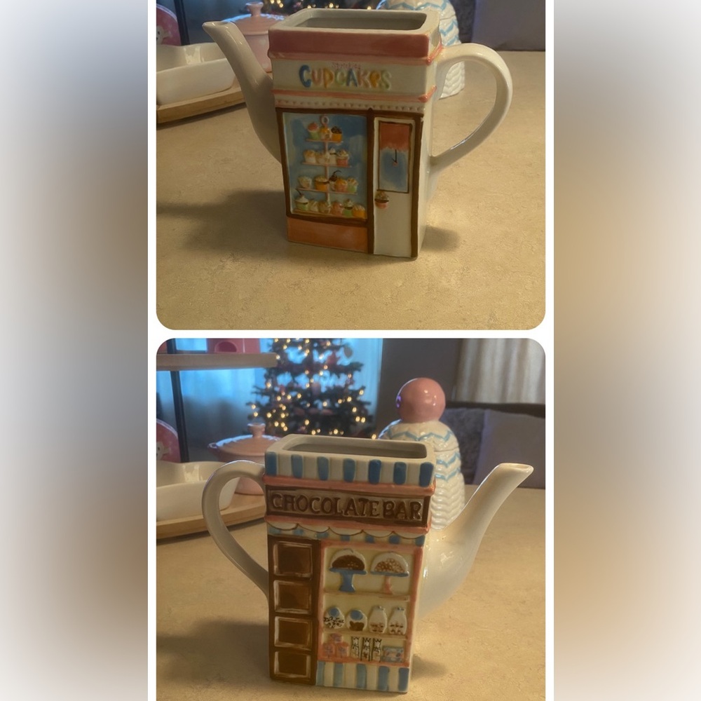 Collectors Adorable Doubled Sided Decorative Tea Pot 🧁🍫